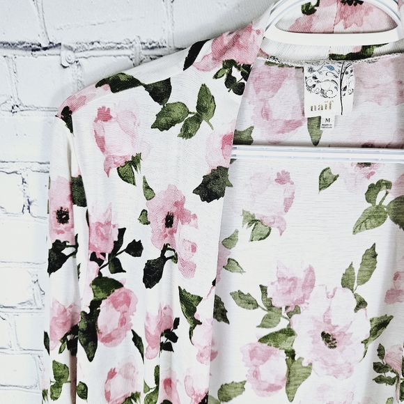 NAIF | floral pattern ruched half sleeve lightweight waterfall open cardigan - Picture 2 of 6